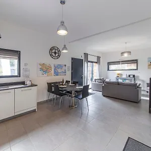 https://holavre-maison-pour-5p-avec-piscine-commune.inbrittany.com